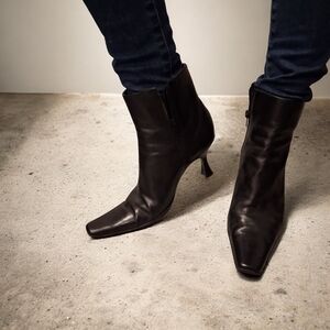BCBGirls Sleek Black Leather Heeled Boots Womens Size 8